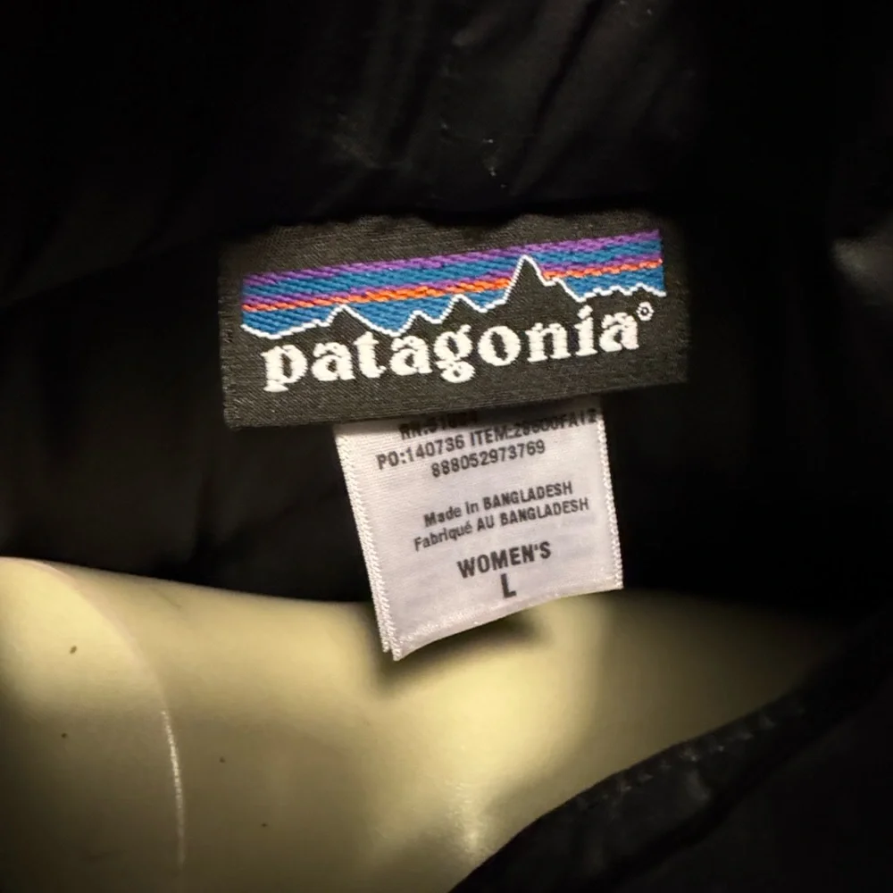 Patagonia Women's Quilted Black Down Puffer Jacket - Picture 4 of 9